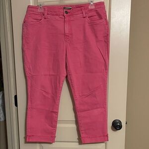 NWOT Kut from the Kloth Pink Cropped Jeans